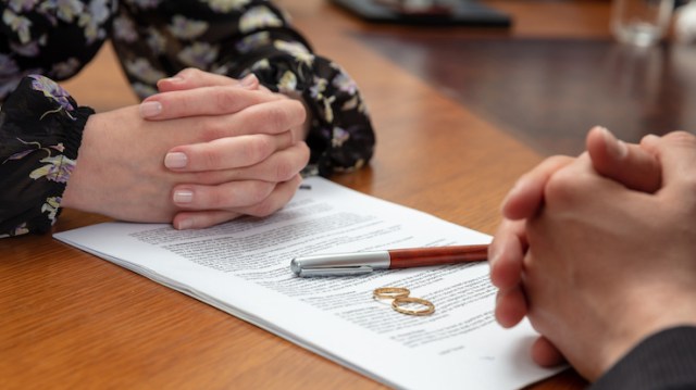 Finding the Right Divorce Lawyer for Your Needs